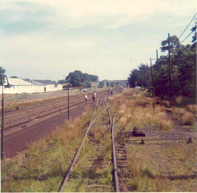 Photo of Narrasant Peir RR line comming into Kingston 1971