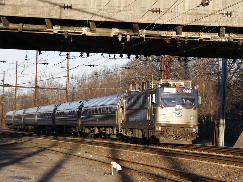 Photo of Amtrak AEM 7 with Amfleet cars blasting through Princeton Junct.