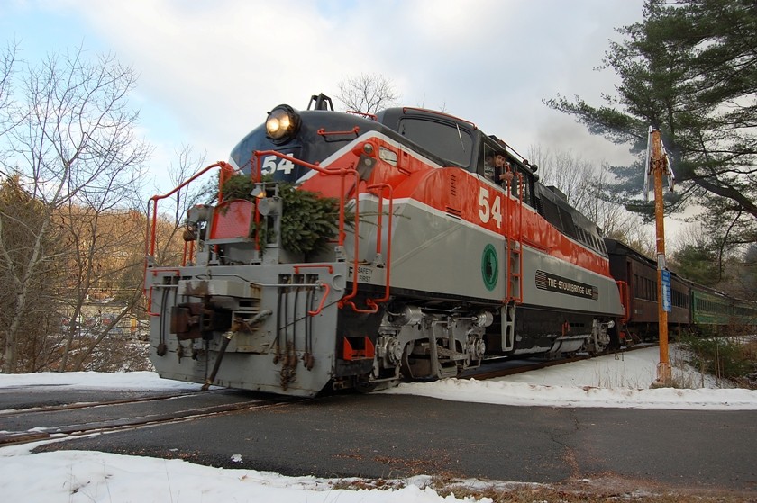 Photo of Stourbridge Railroad BL2 leaves Hawley, PA
