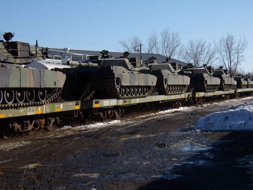 Photo of M1 Tanks on DODX flats in Burlington yard.