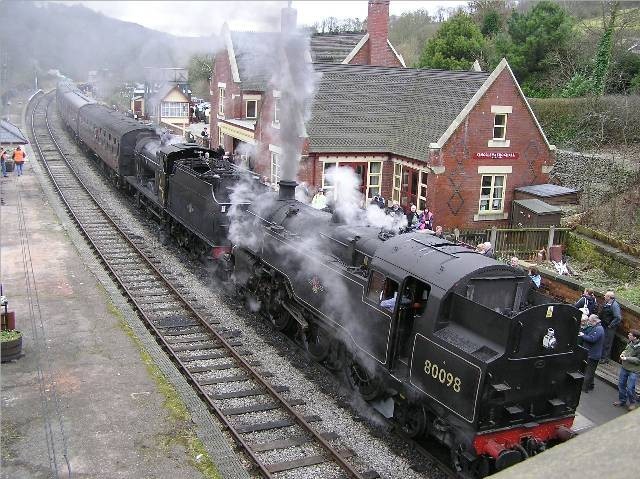 Photo of 80098 and 44422 at Kingsley & Froghall Station.