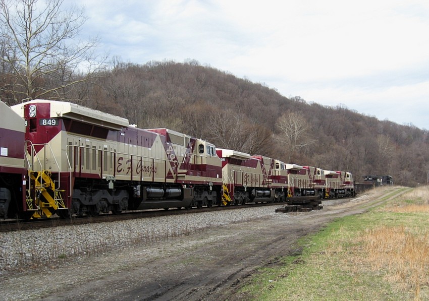 Photo of New GE's for E.F. Carajas on NS in Narrows, VA