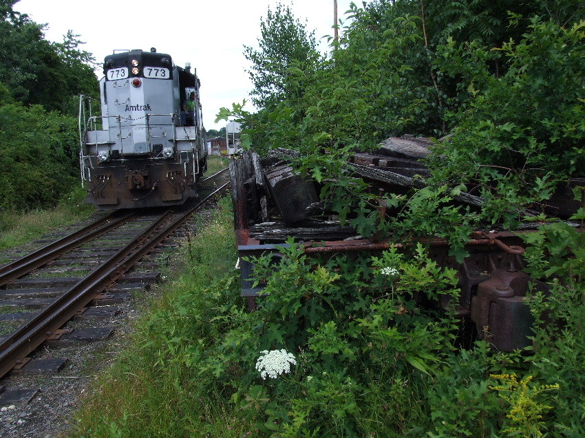 Photo of 773 and the remains of a flatcar