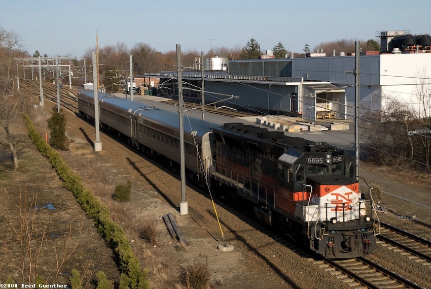 Photo of Shore Line East 6695 at Old Saybrook, CT