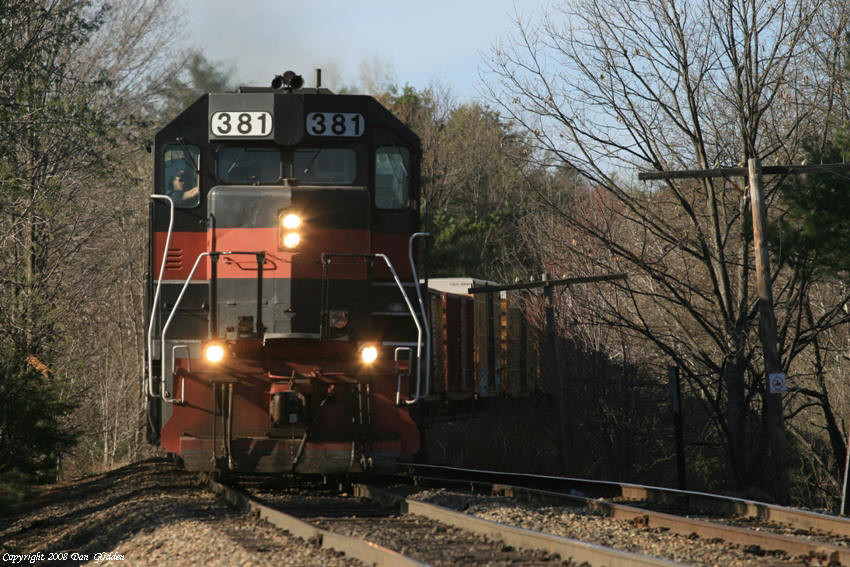 Photo of MEC 381 leads the way into Danville
