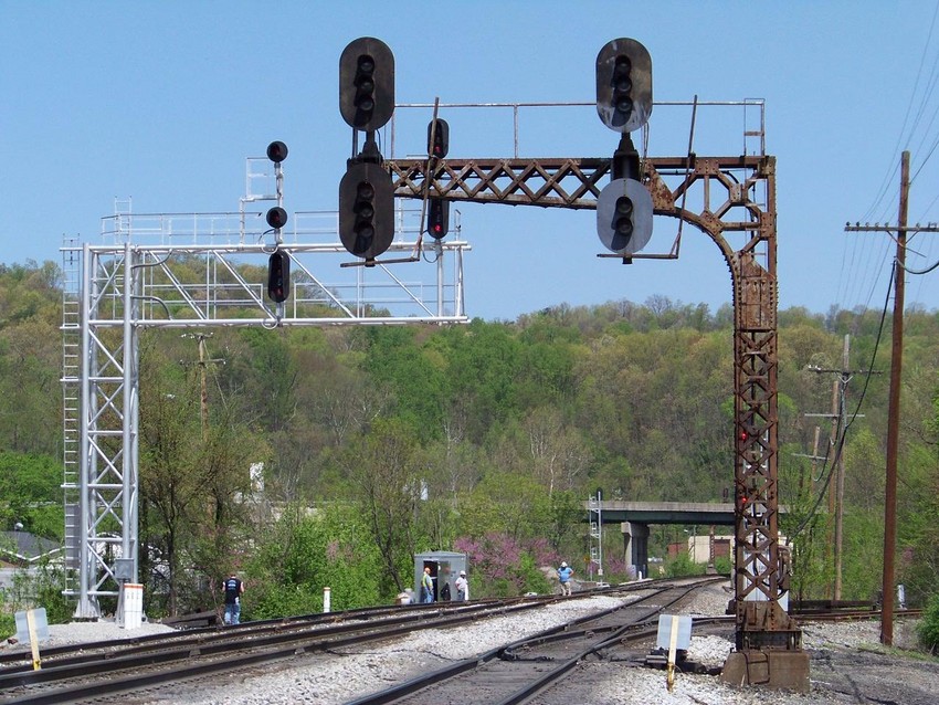 Photo of C&O Westbound Signal at West End of Dock