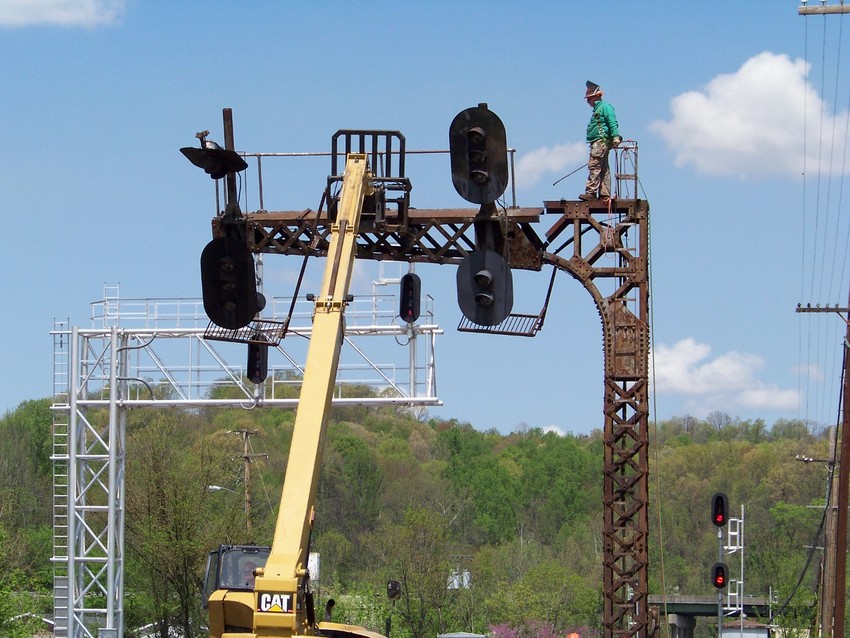 Photo of C&O Westbound Signal at West End of Dock