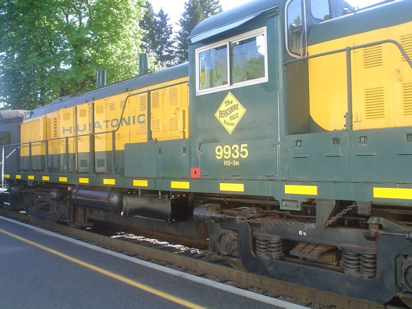 Photo of Side view of the Housatonic Railroad's RS3m
