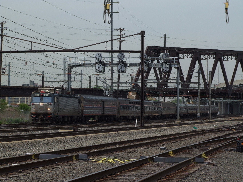 Photo of Amtrak AEM7 at Hunter NJ