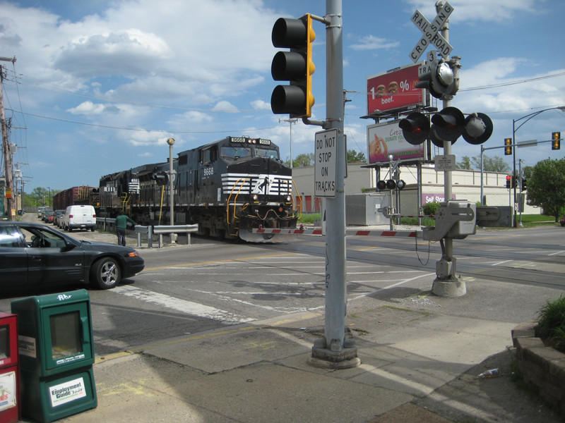 Photo of Norfolk Southern Dash 9 at Crossing