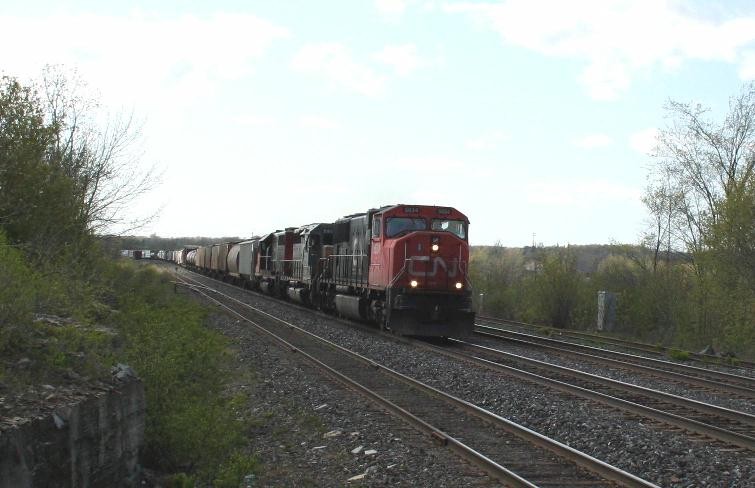 Photo of CN 5634 Eastbound at Kingston