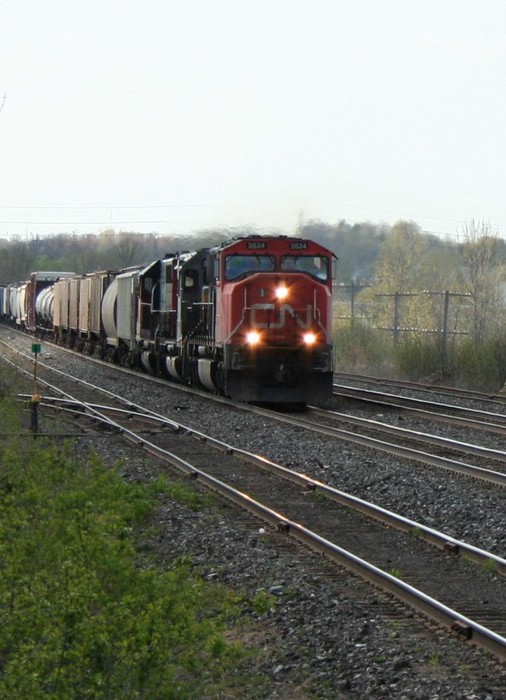 Photo of CN 5634 Eastbound at Kingston