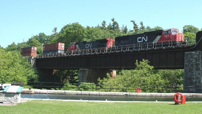 Photo of CN 5615 crosses the Rideau Canal