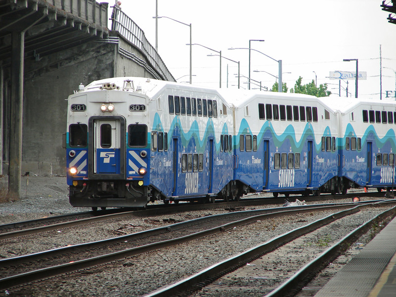 Photo of Sounder Consist Pulling into King Street Station