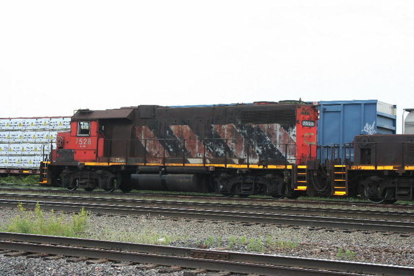 Photo of CN 7528 at Symington Yard