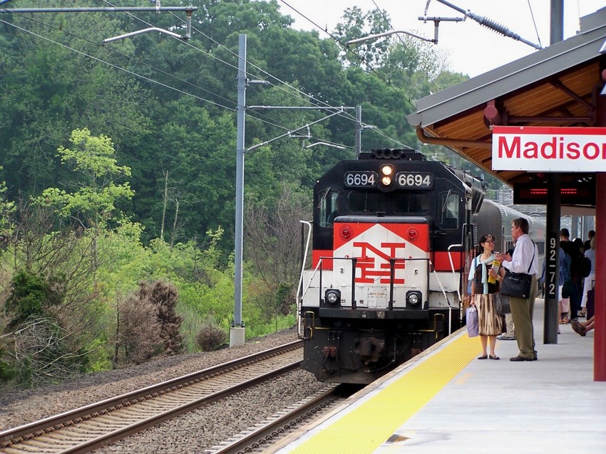 Photo of Train 1651 Arriving Madison