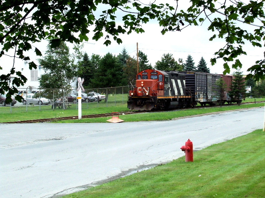 Photo of CN 503 leads a short pickup downhill