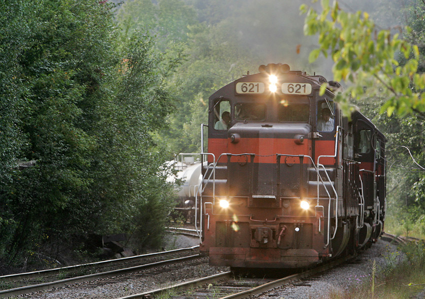 Photo of SD-26 #621 leading NBWA unit slurry train in Royalston, MA