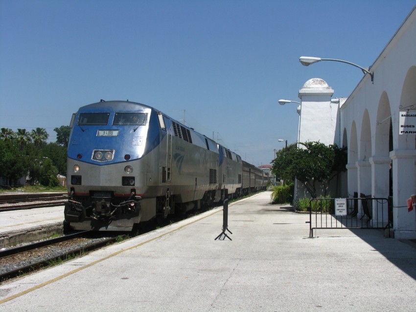Photo of Amtrak 144 leads a SB into Orlando, Fl Station.
