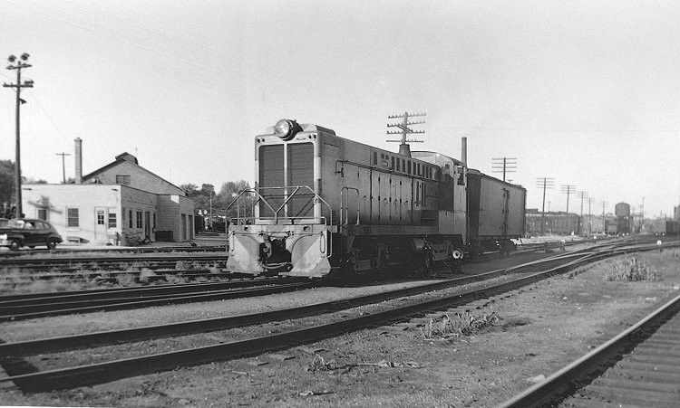 Photo of C&NW Baldwin DS-4-4-1000 1019, Clinton, Iowa, 1954
