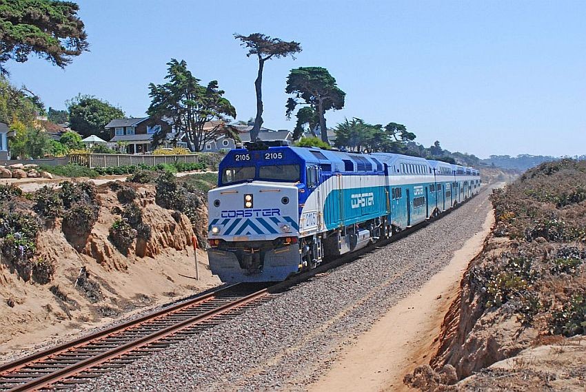 Photo of San Diego Coaster approaching Del Mar