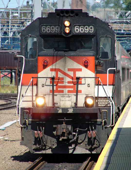 Photo of Shore Line East train 3637 arriving behind GP40PH-2 6699