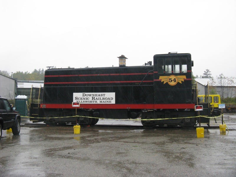 Photo of Downeast Scenic Railroad GE 70 Ton