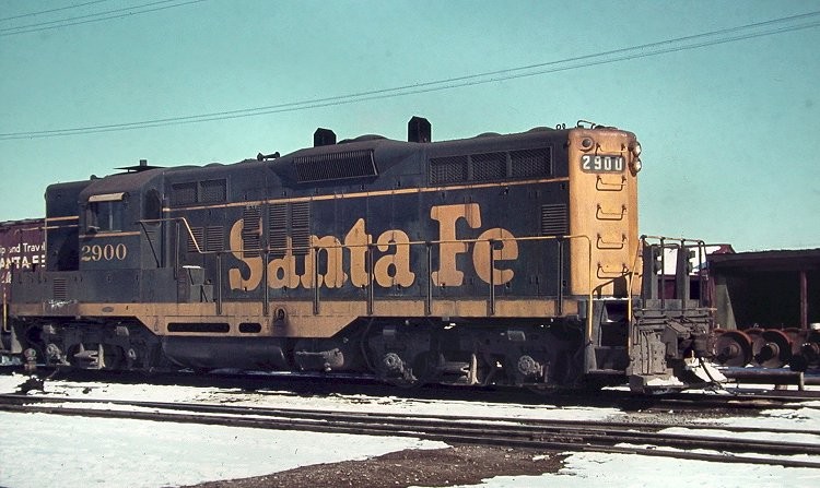 Photo of AT&SF GP9 2900 at Fort Worth, February 1973