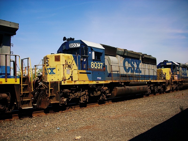 Photo of CSX SD40-2 ON RIVER LINE