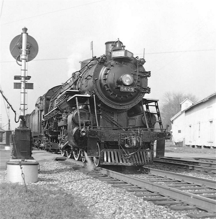 Photo of Grand Trunk Western 4-6-2 5629, Bellevue, Michigan, Summer 1953