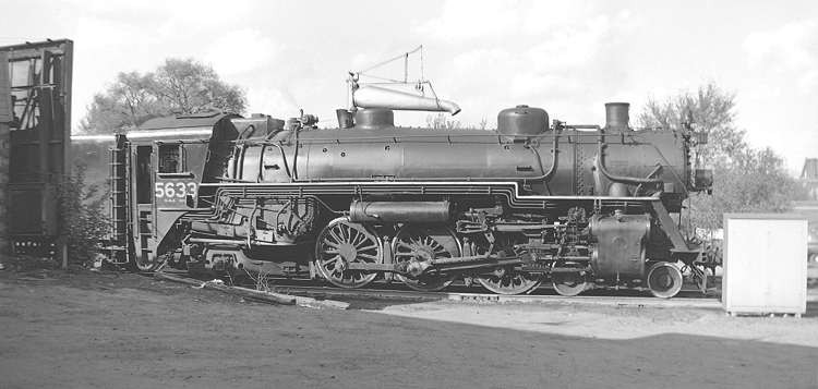 Photo of Grand Trunk Western 4-6-2 5633, Pontiac, Michigan, May 1954