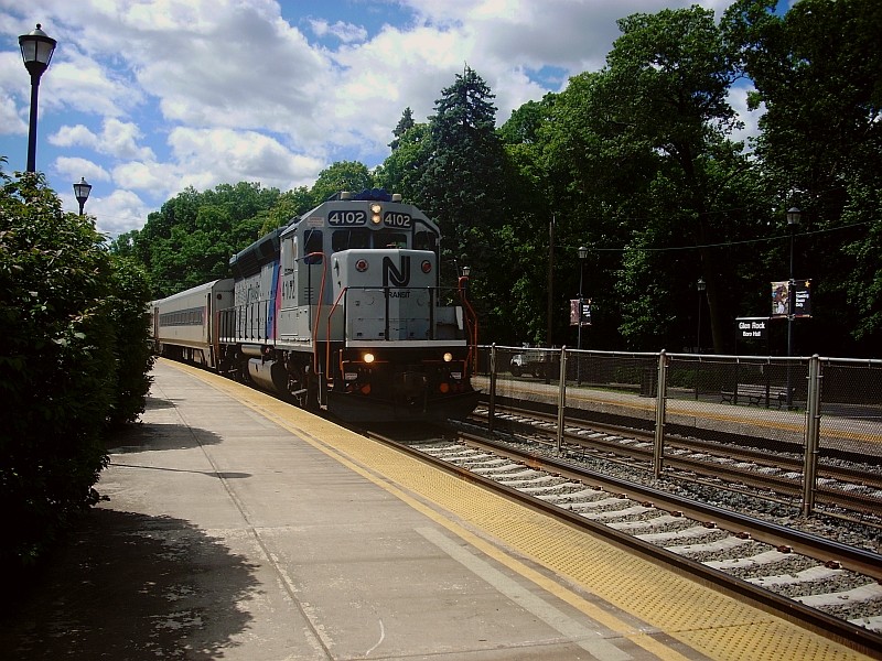Photo of NJT GP40P-2A on Bergen county line
