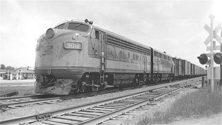 Photo of Grand Trunk Western EMD F3A units 9018-9012, Bellevue, Michigan, Summer 1953