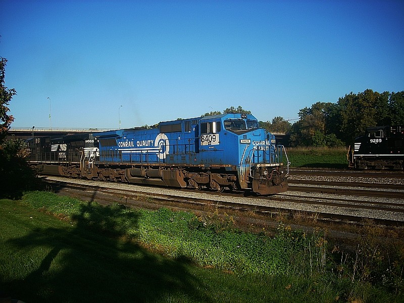 Photo of ex conrail c40-8 on the 262  on the lehigh line