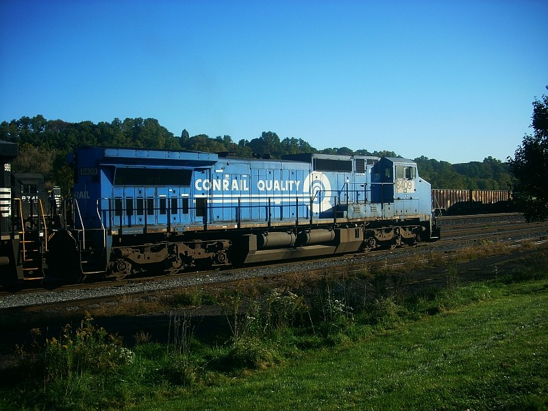 Photo of ex conrail c40-8 on the 262  on the lehigh line