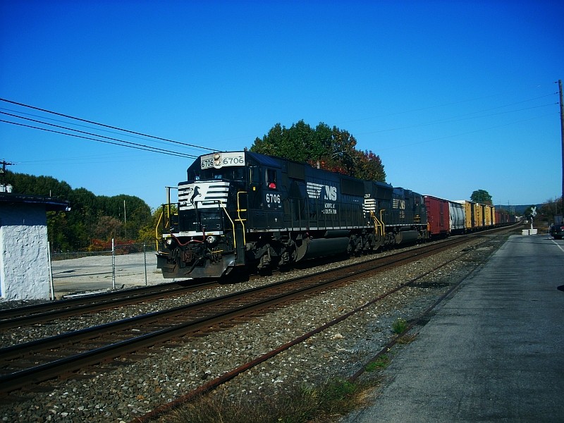 Photo of NS SD60 on the lehigh line