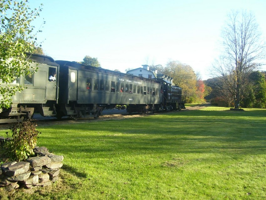Photo of DURR Catskill Mountain Branch Train leaves Halcottsville, NY