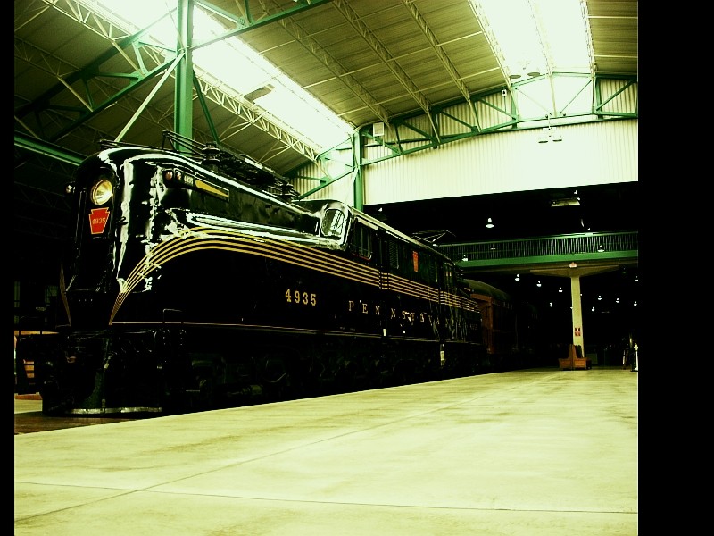 Photo of RR muesum of pa  Restored GG1 4935
