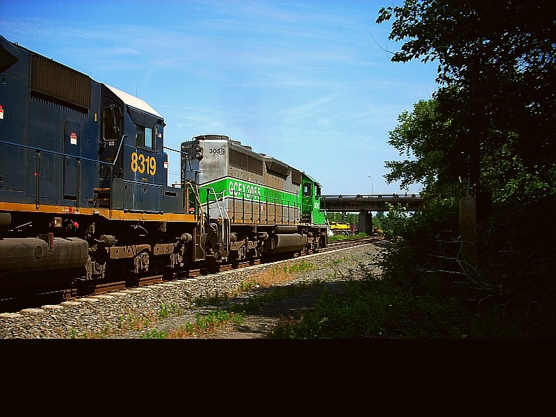 Photo of a FURX SD40 leading a Csx freight on the Riverline