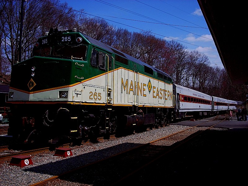 Photo of Maine Eastern  F40PH  on M&E Easter trip