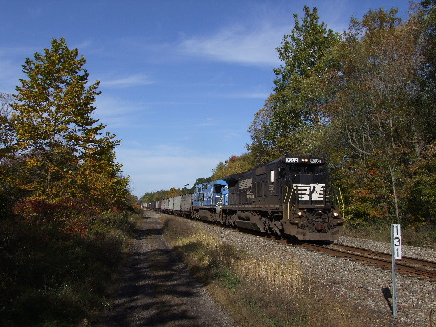 Photo of NS westbound at XN