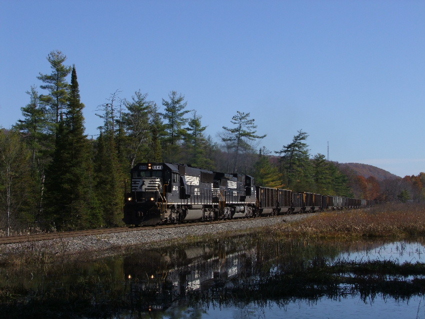 Photo of NS 525 on the Columbus and Erie branch