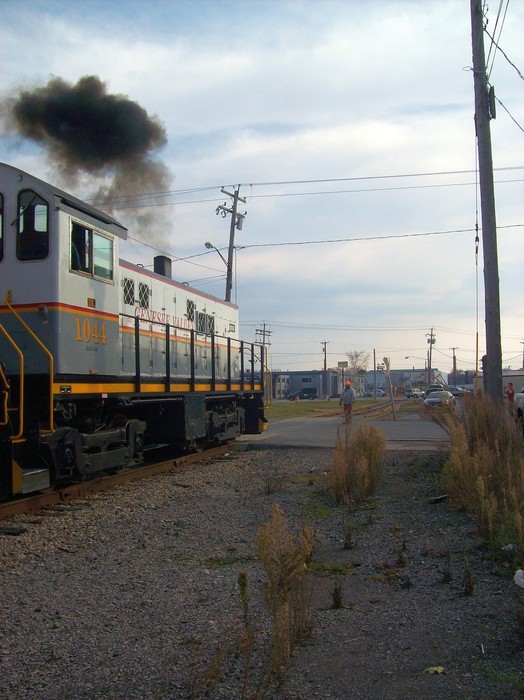 Photo of DL 1044 smokes up as the conductor gets off to flag the crossing in Batavia ny.