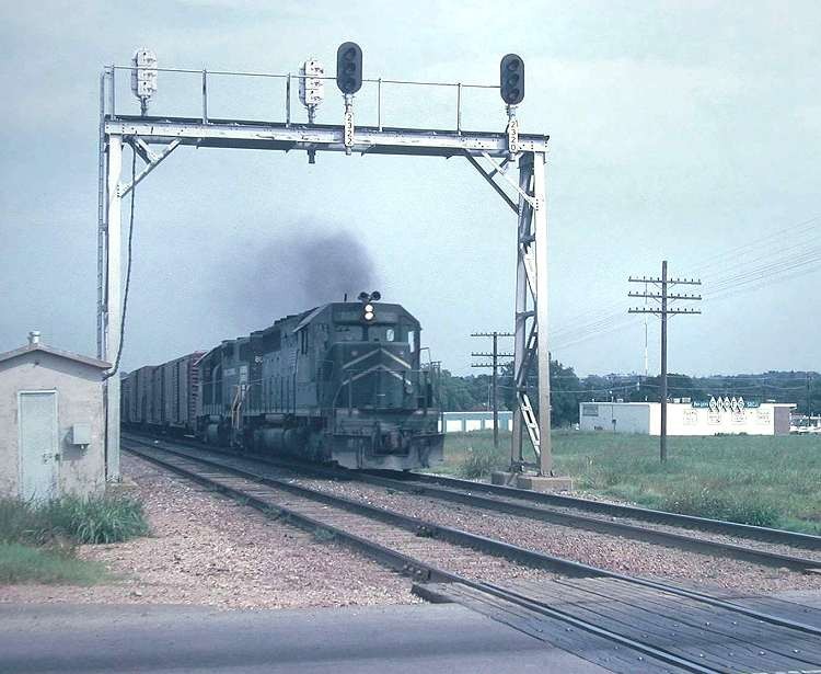 Photo of Missouri Pacific Freight near Fort Worth, September 1973