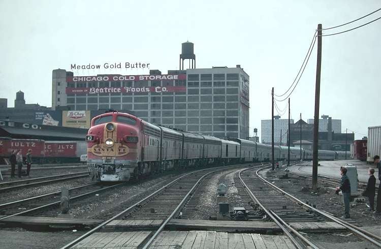 Photo of AT&SF Super Chief Arriving Chicago, March 1969