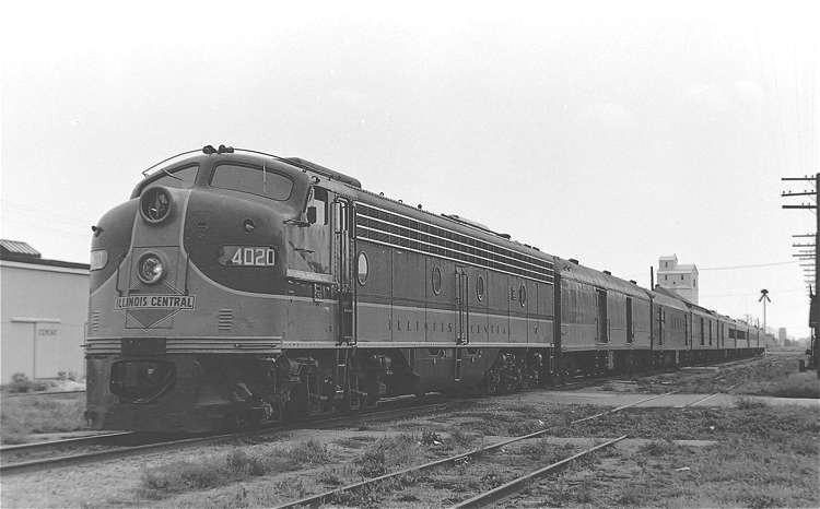 Photo of Illinois Central E8A 4020, Storm Lake, Iowa, August 1957