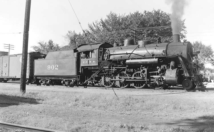 Photo of Illinois Central 2-8-0 902, Bloomington, Illinois, September 1954