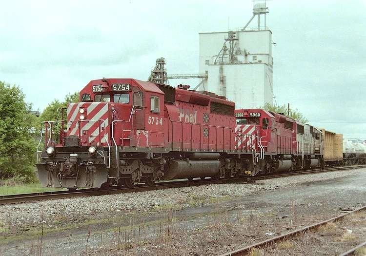 Photo of Canadian Pacific SD40-2 Units 5754-5960, Binghamton, New York, May 2003