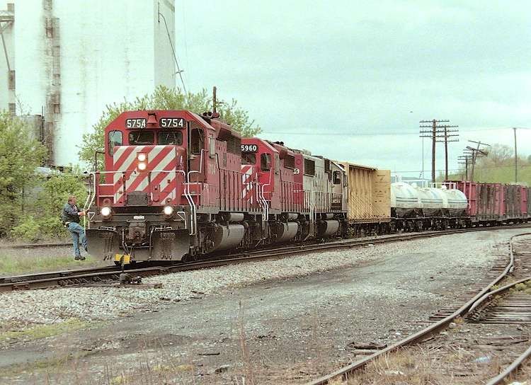 Photo of Canadian Pacific SD40-2 Units 5754-5960, Binghamton, New York, May 2003