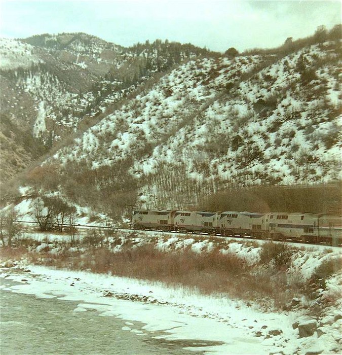 Photo of Amtrak California Zephyr in the Sierras, December 2001